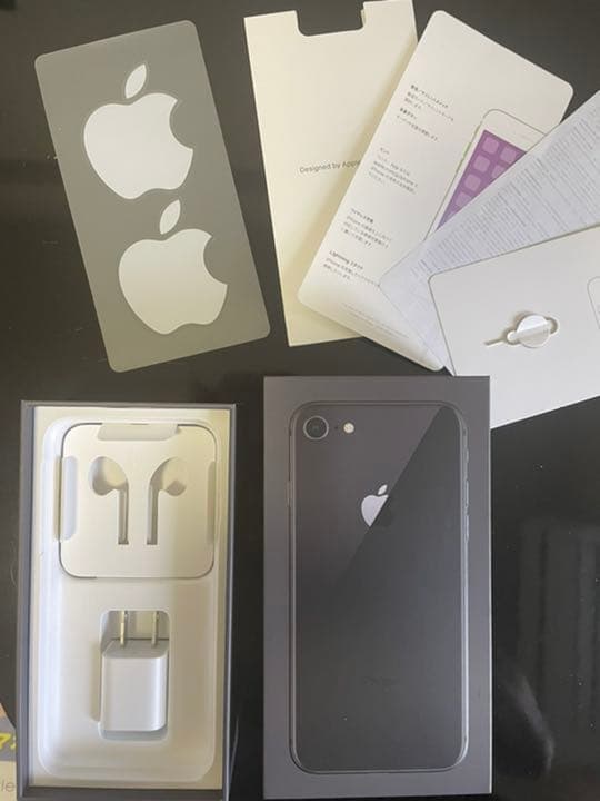 iPhone8 64 GB 超美品　カバー　保護シートつき