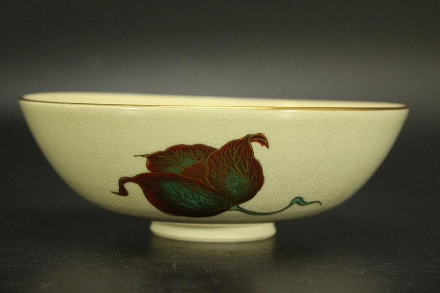 茶道具 抹茶茶碗 色絵 金彩 花文様 清宗寺印 平茶碗 木箱入(メ1750)