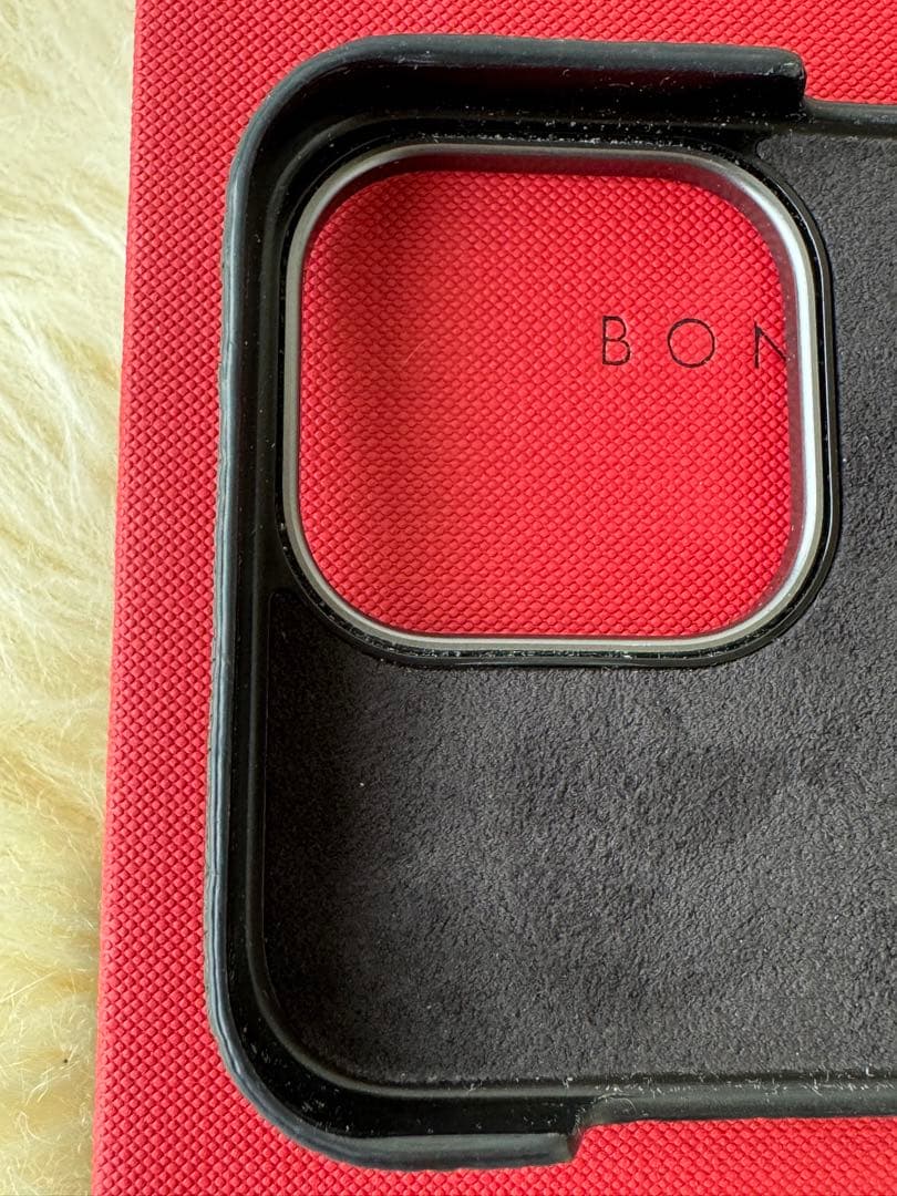 ボナベンチュラ iPhone15 Pro Max ストラップ付 シュリンクレザー