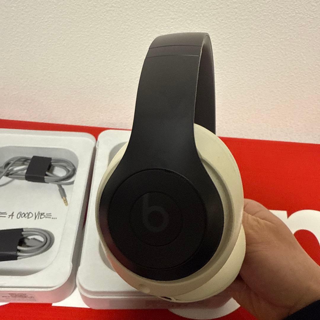 STUSSY Beats ワイヤレスヘッドホン ホワイト/ブラック