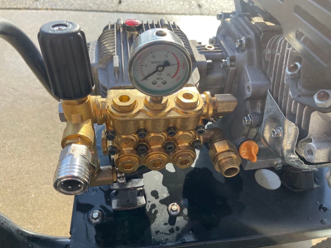 ワキタ・エンジン式高圧洗浄機・HPW1010E・動作品