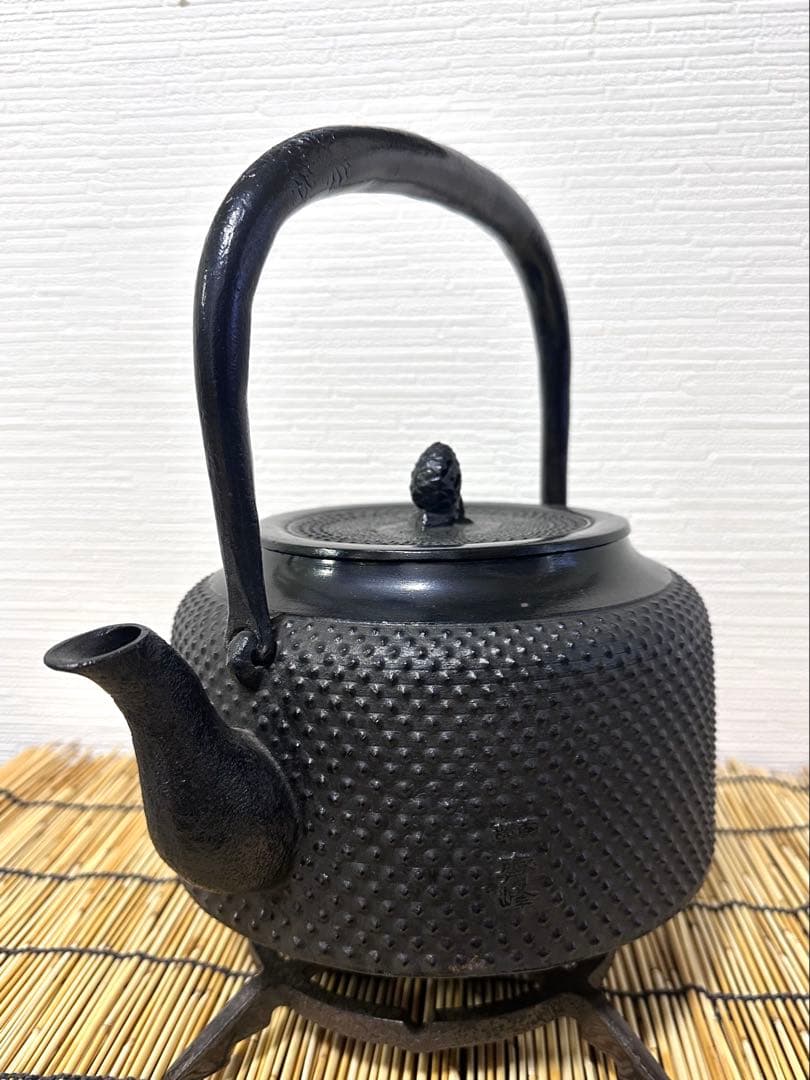 未使用品　成龍堂鋳造所 伝統工芸士 及川　齋（齋峰)造万代屋アラレ3升　南部鉄瓶