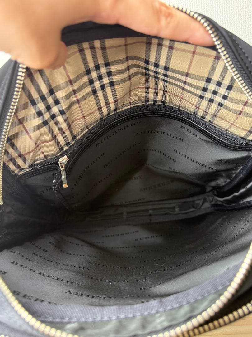 超美品✨ BURBERRY バーバリー　ショルダーバッグ　黒　A4収納　ナイロン