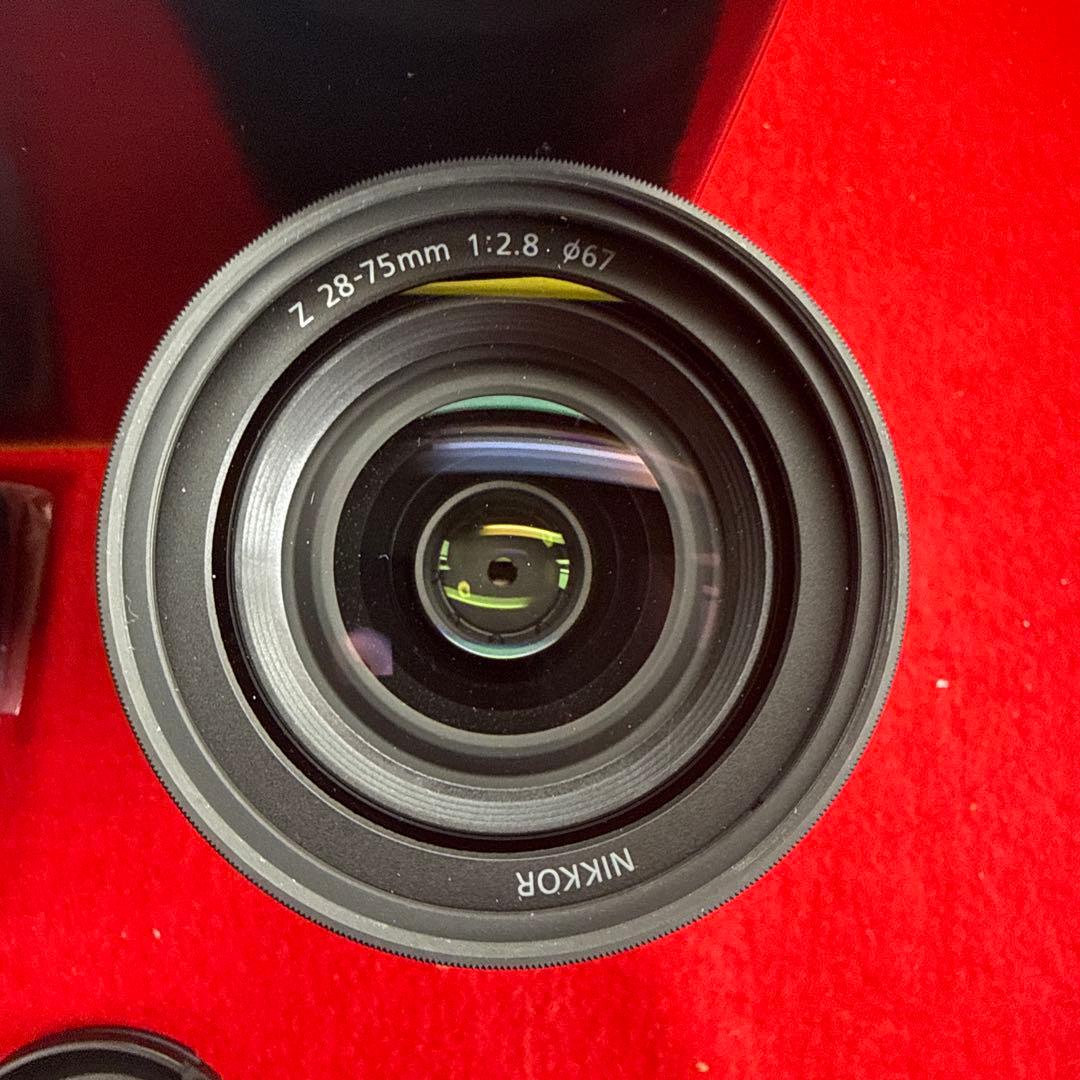 NIKKOR Z 28-75mm f/2.8 ズームレンズ