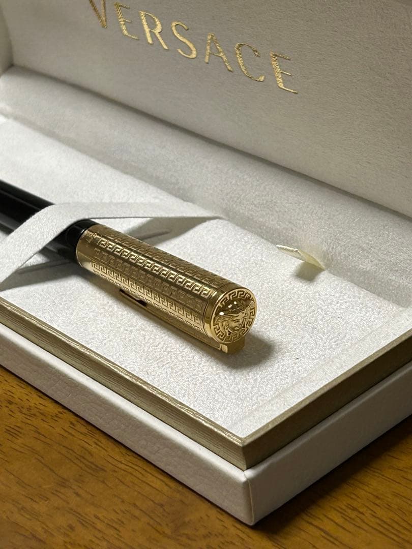 ヴェルサーチェversaceボールペンメデューサ装飾美品ゴールド　ブラック　黒金