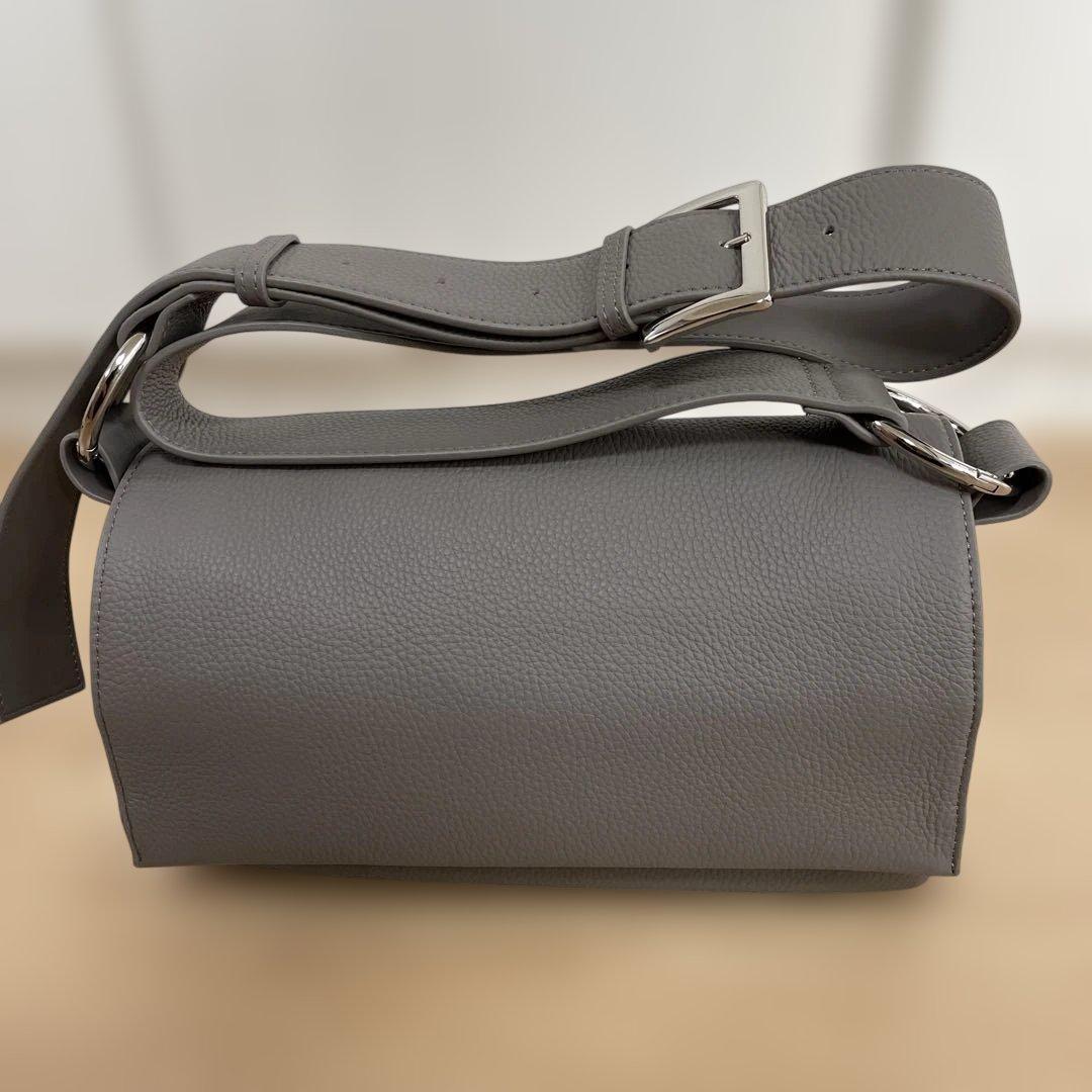 【3日間限定値下げ】BEARDSLEY ビアズリー レザーボディバッグ