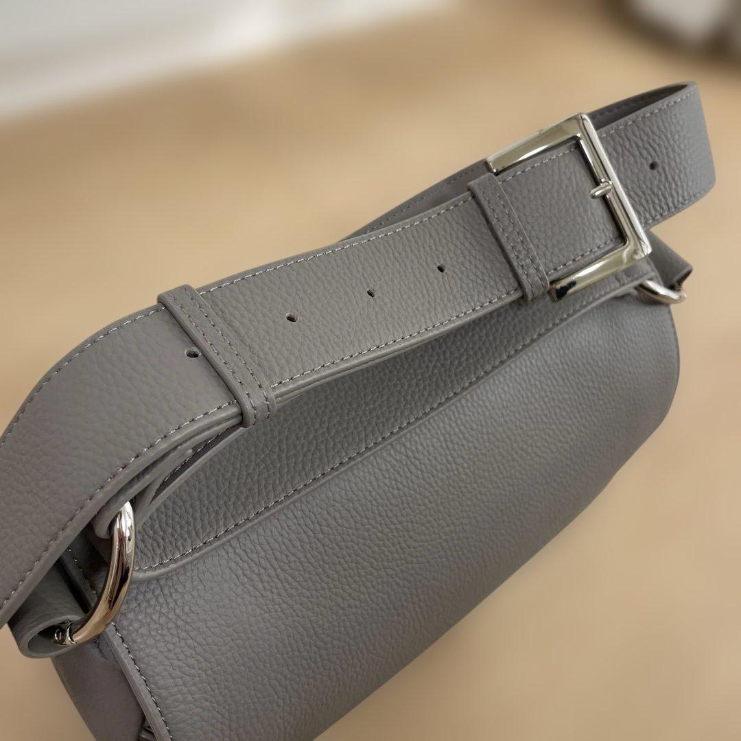 【3日間限定値下げ】BEARDSLEY ビアズリー レザーボディバッグ