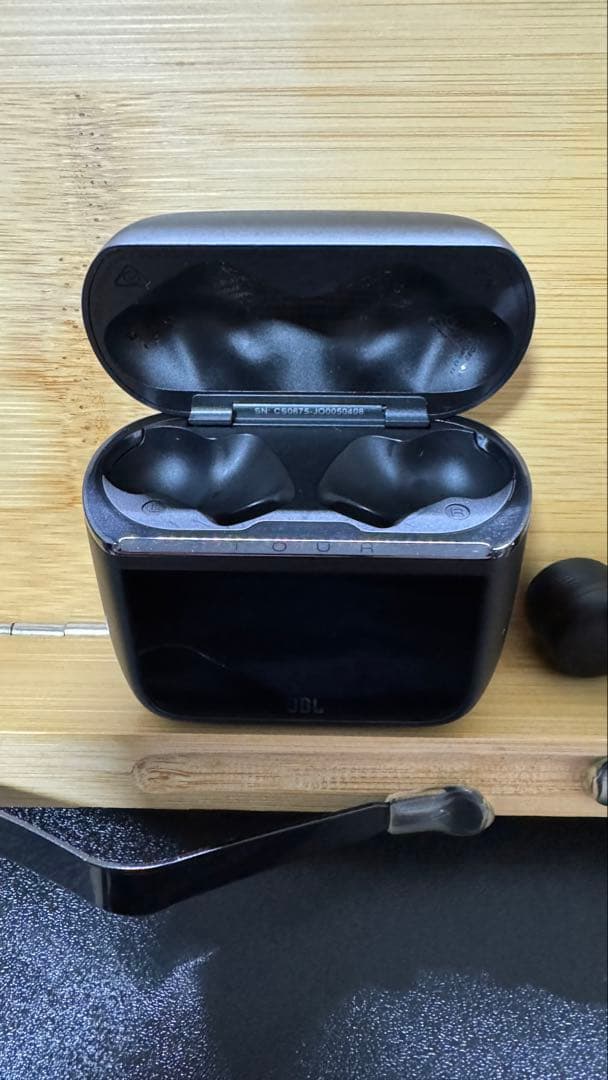 JBL Tour Pro 3 ブラック ほぼ未使用