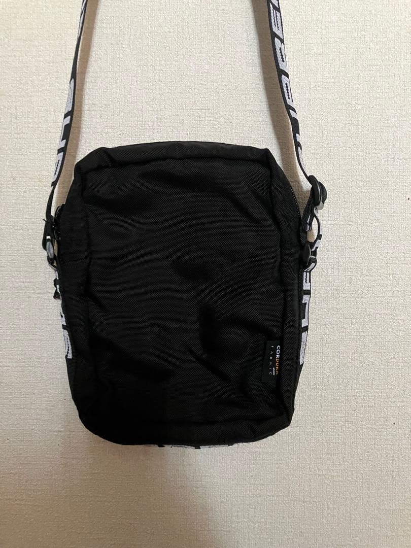 《美品》シュプリーム　supreme ショルダーバッグ　黒　正規品