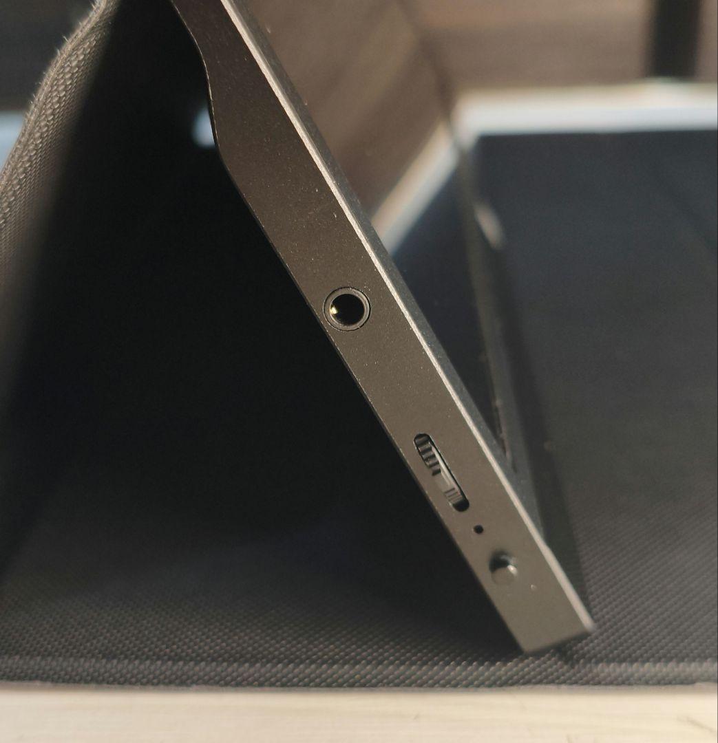 モバイルディスプレイ　4K 13.3インチ