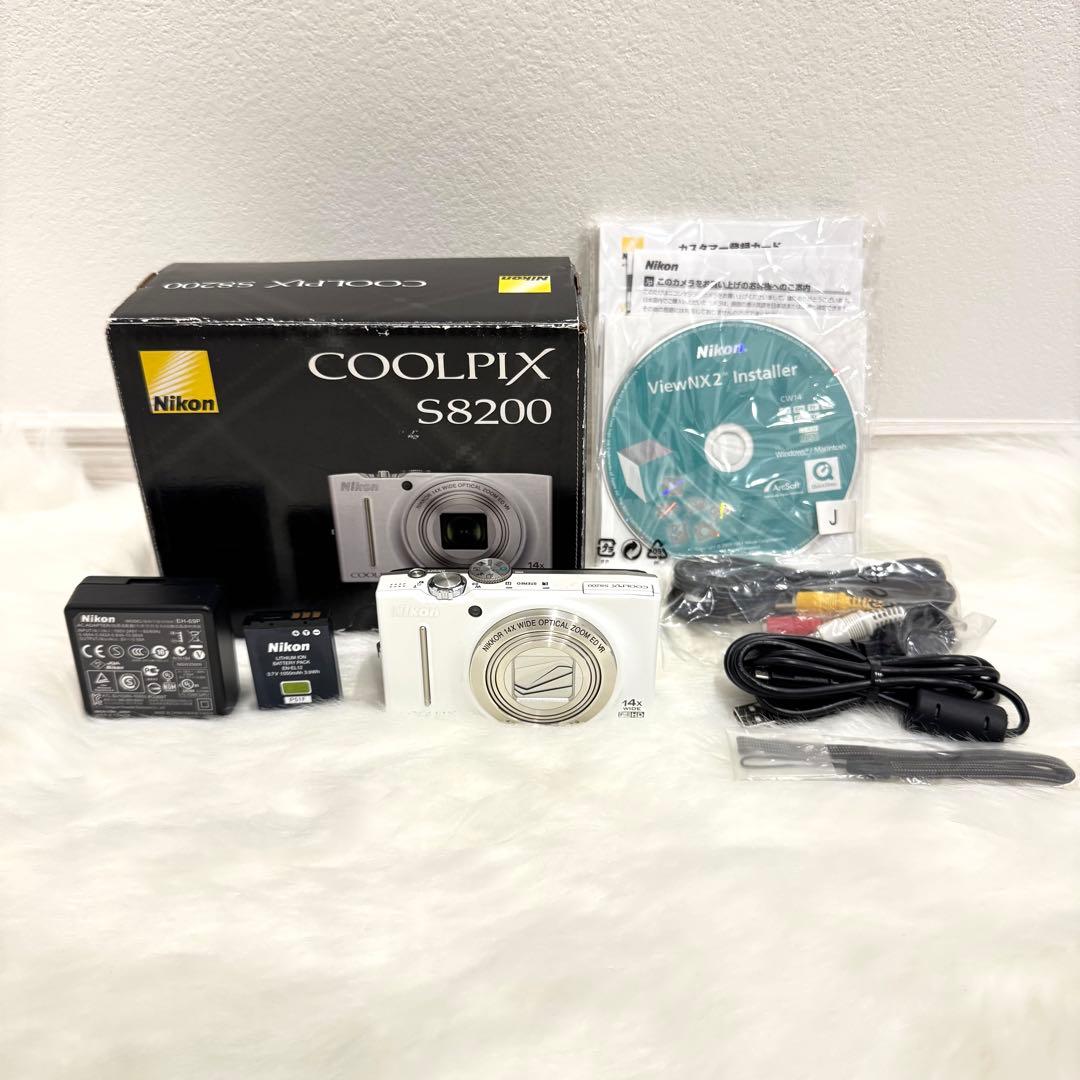 【極美品】　Nikon ニコン　COOLPIX S8200 デジカメ　コンデジ
