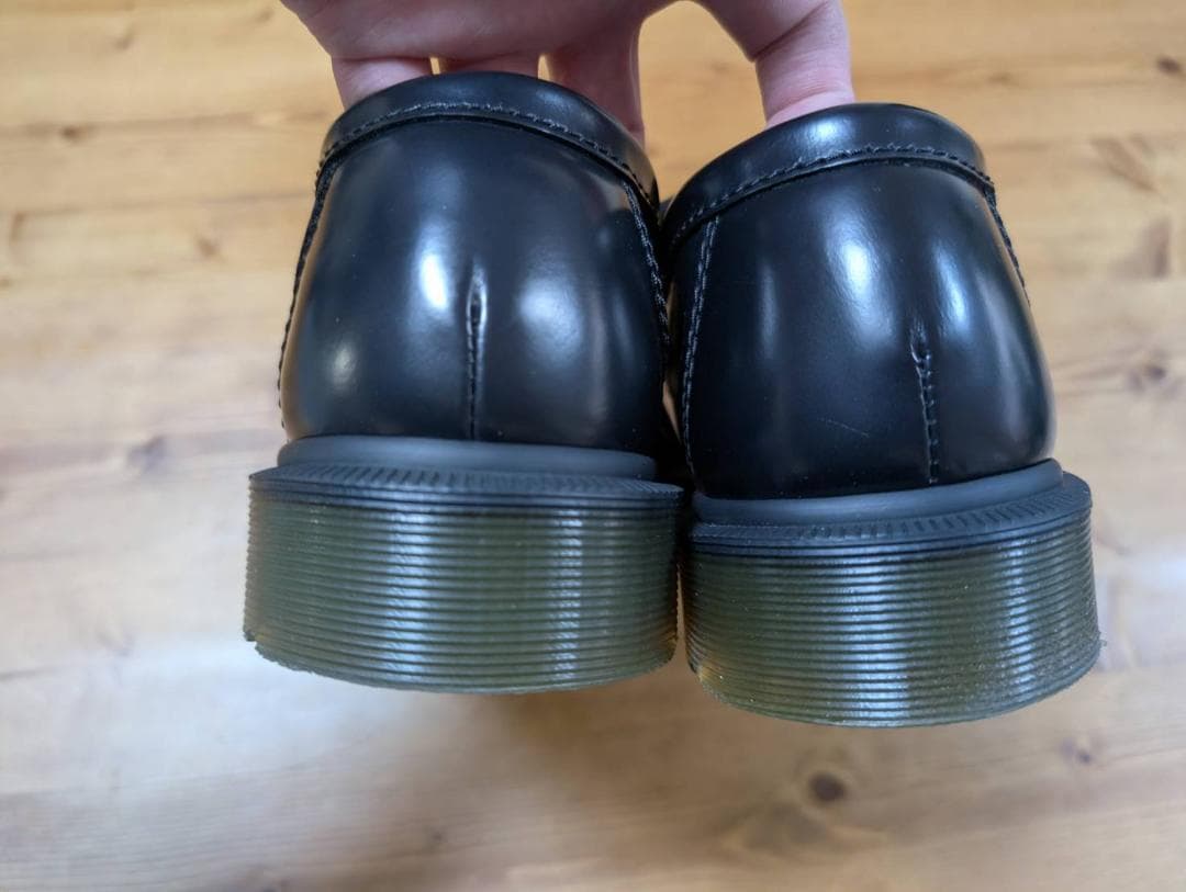 断捨離DR. MARTENSタッセル付き黒ローファー