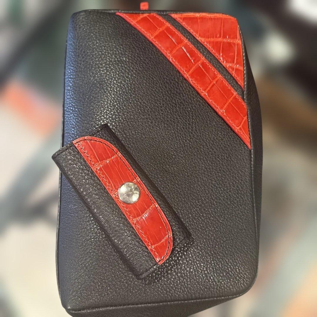 新品　男女兼用　クロコダイルアクセント 本革ボディバッグ