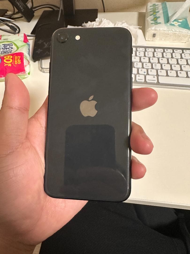 iPhone SE（第二世代） ブラック　64GB SIMフリー
