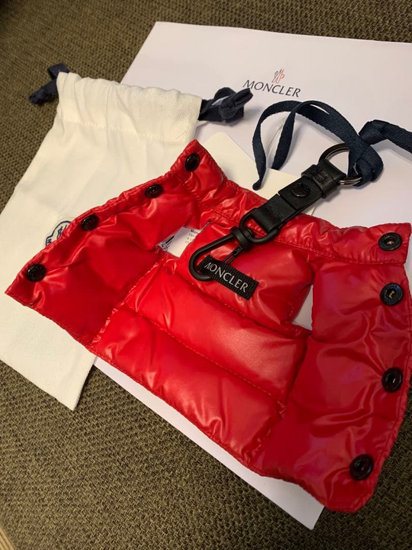 MONCLER ダウンベスト　キーリング　レッド