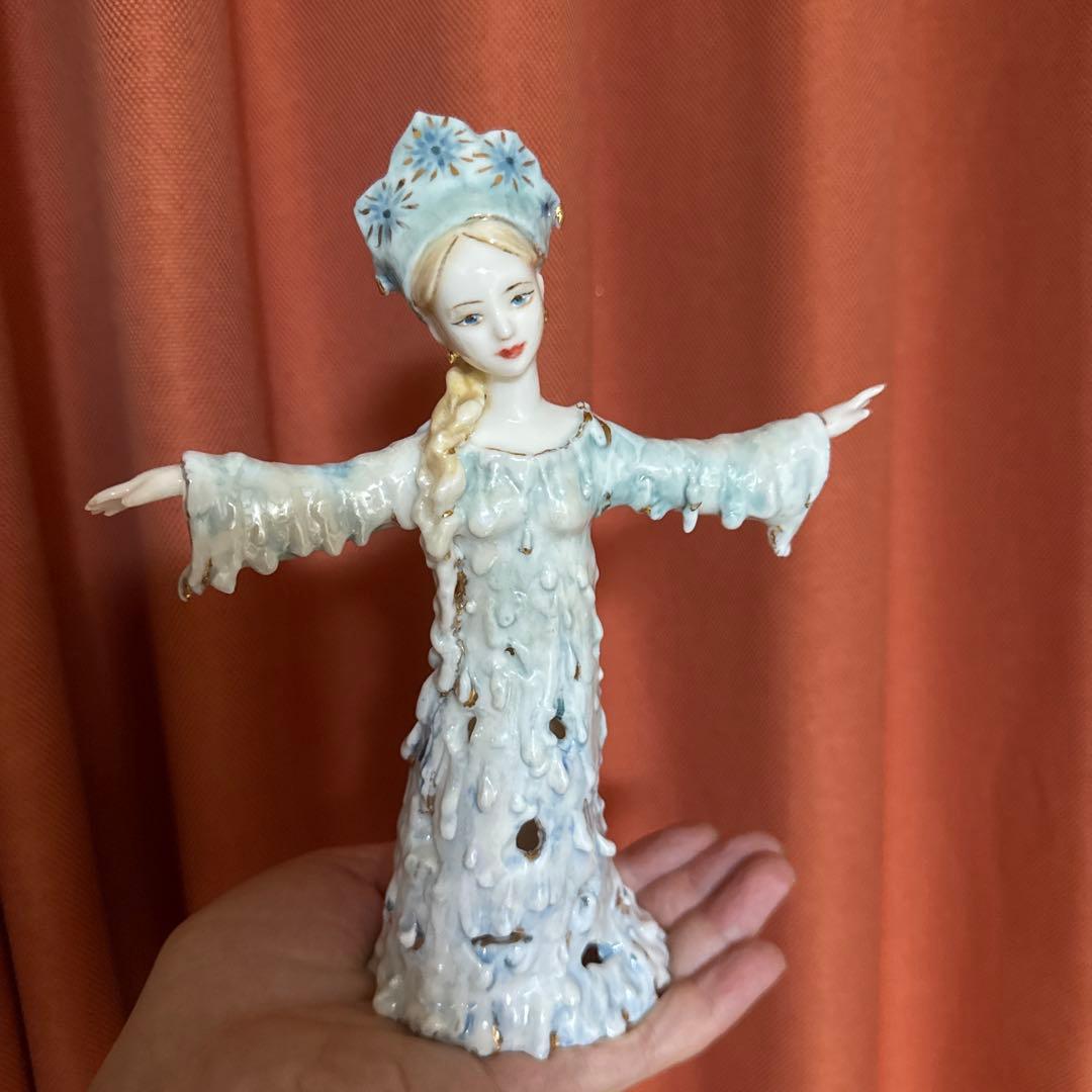 溶けゆく雪娘 20cm。一点もの。磁器製。手作り。 陶芸家 Arkhipova