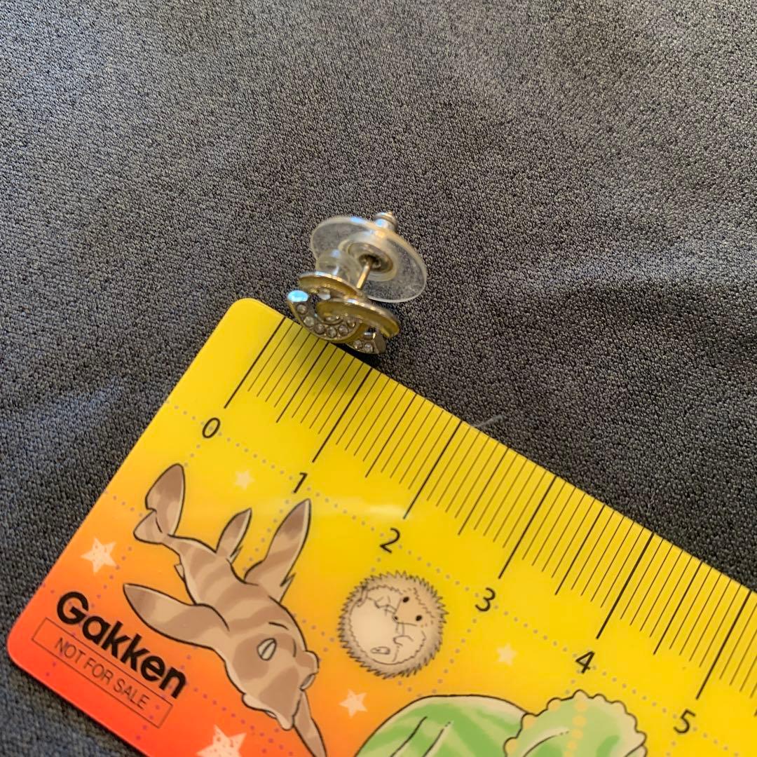 CHANEL CCロゴ シルバーピアス 片耳用