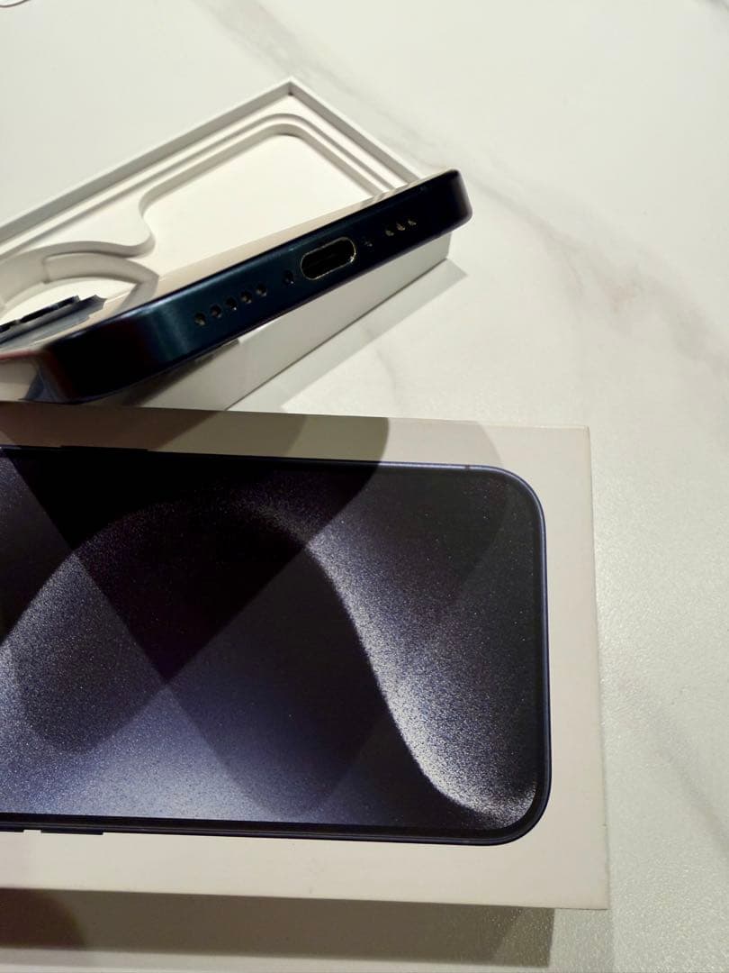 Apple iPhone 15 Pro 1TB ブルーチタニウム 本体