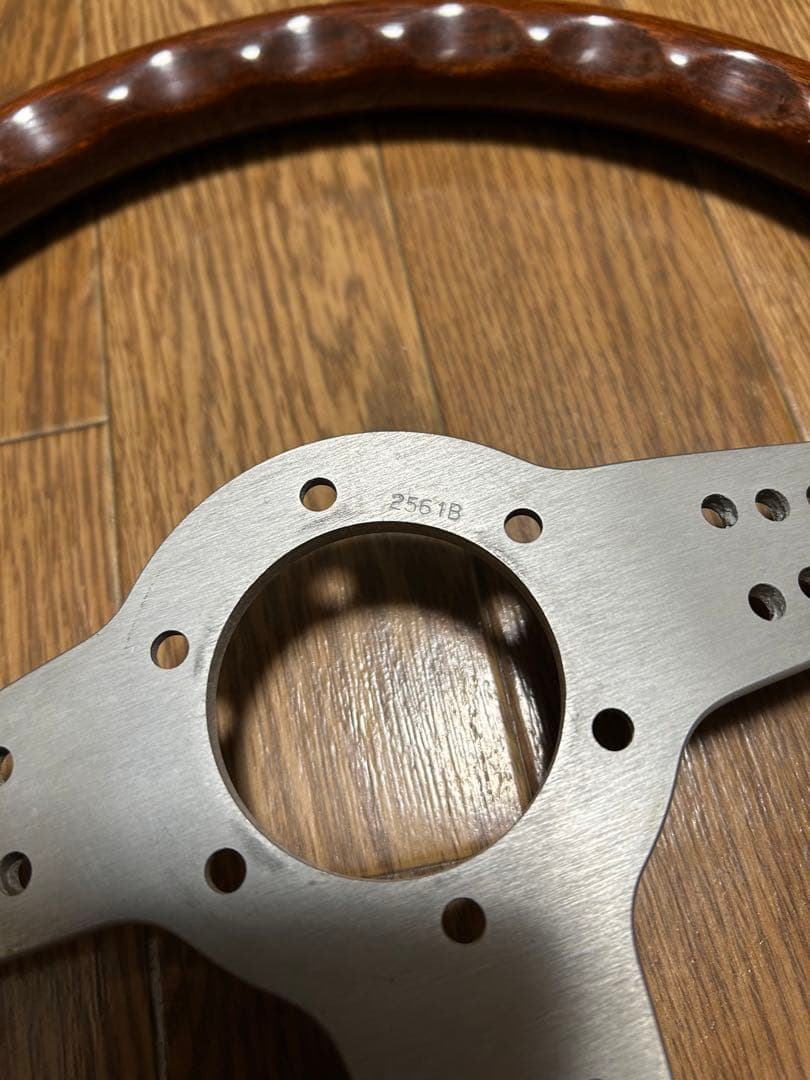 希少　MOMO（モモ）　ステアリング