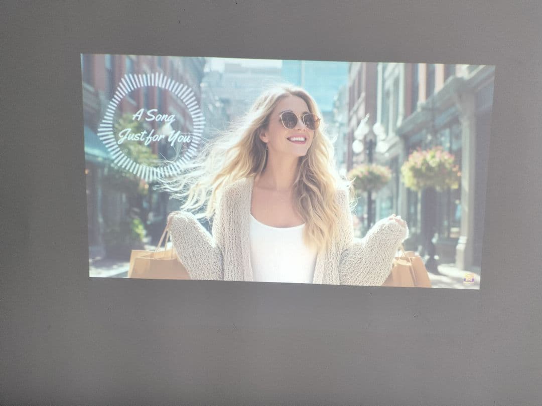 エプソン　EPSON EB-1780W プロジェクター 軽量薄型　スリム　短焦点