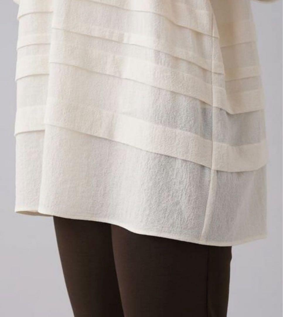 【新品】定価44,000円　レリアン　フリルチュニックブラウス　アイボリー11号