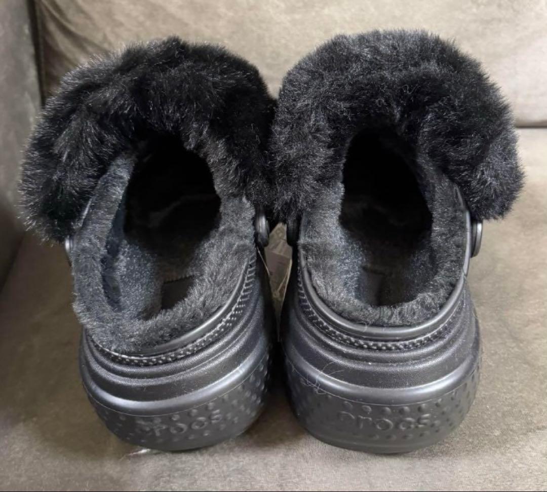 m*♡様 【新品タグ付】crocsストンプ ラインド クロッグ厚底サンダル ファ