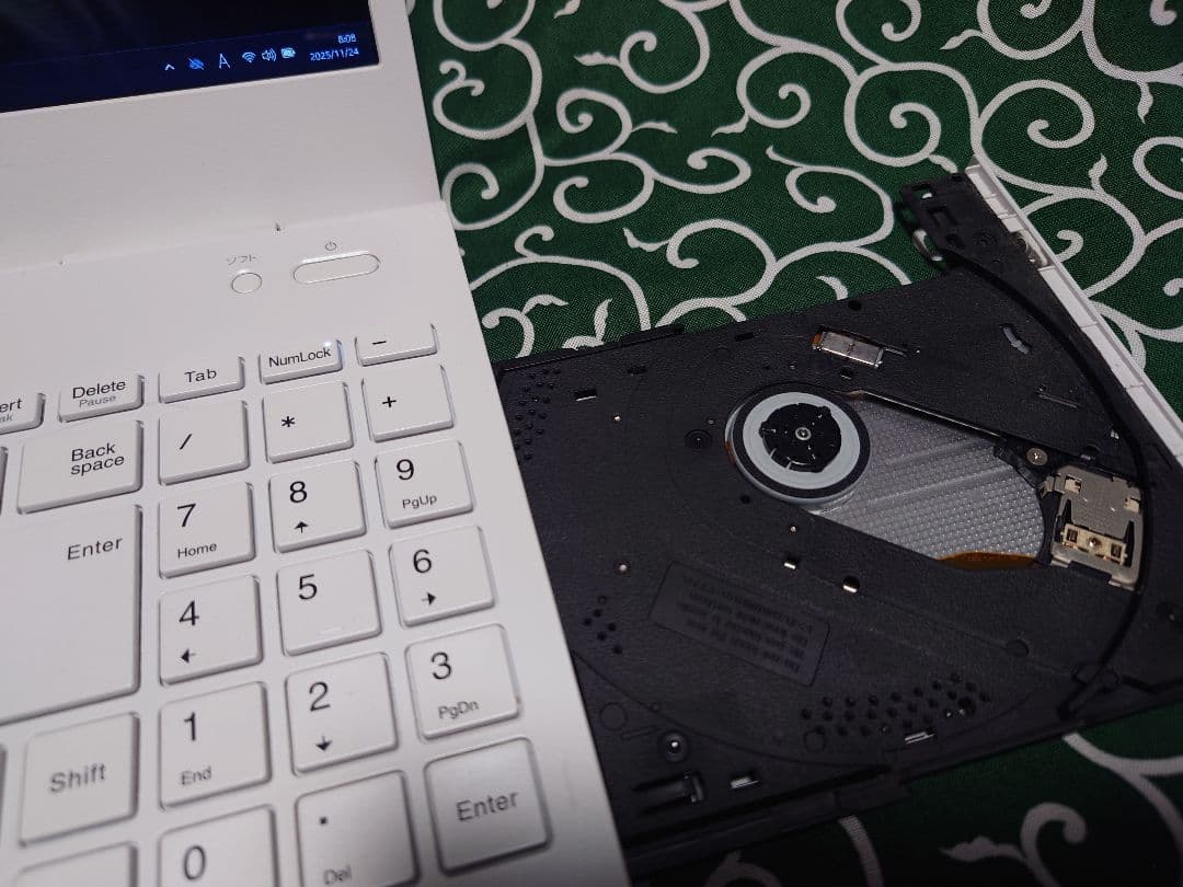 NEC LAVIE 2023年モデル 15.6インチ