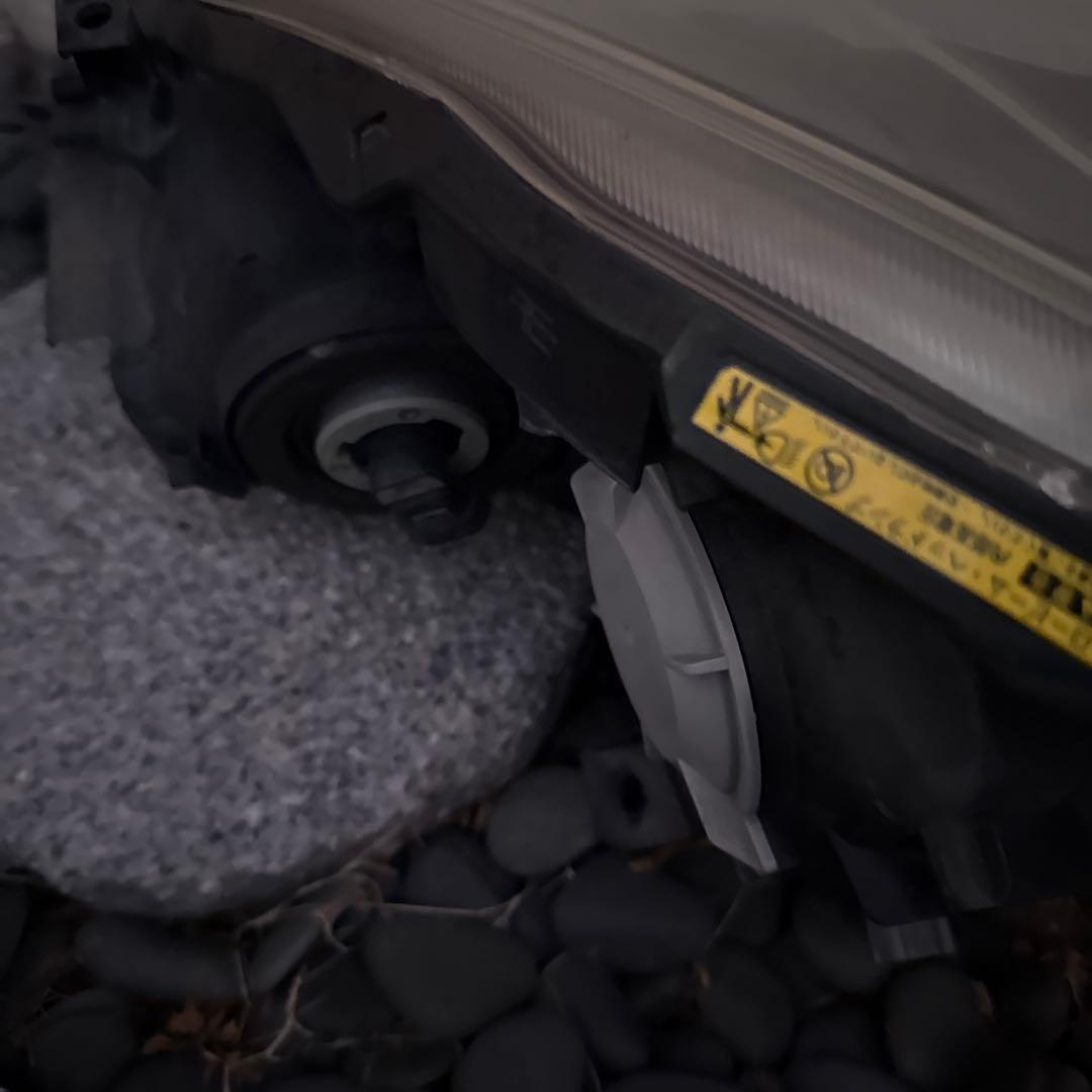 30プリウス　純正後期HIDヘッドライト