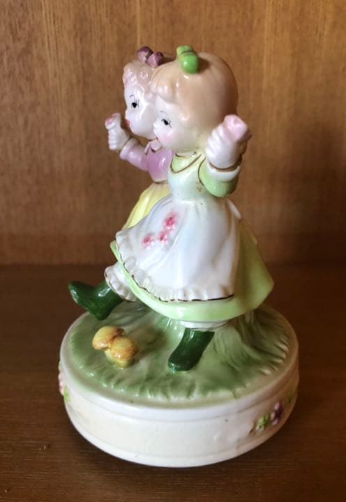 白雲人形　フィギュア　瀬戸ノベルティ　二人の少女(オルゴール付き)