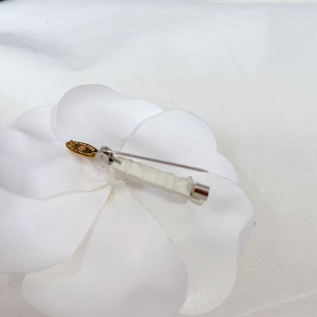 CHANEL シャネル　箱付　カメリア　コサージュブローチ　フォーマル　白