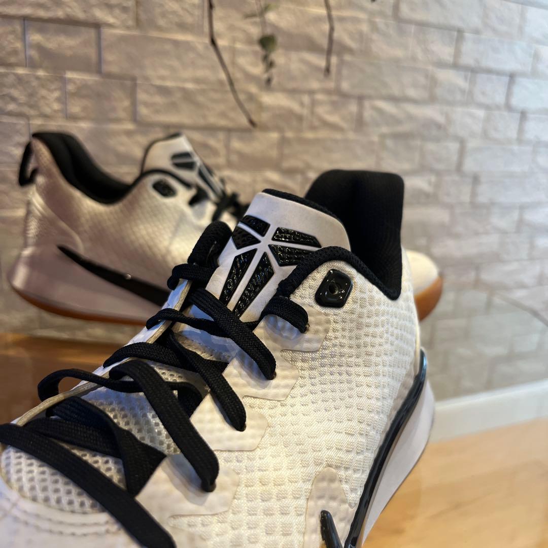 美品　NIKE KOBE MAMBA FOCUS size27.5