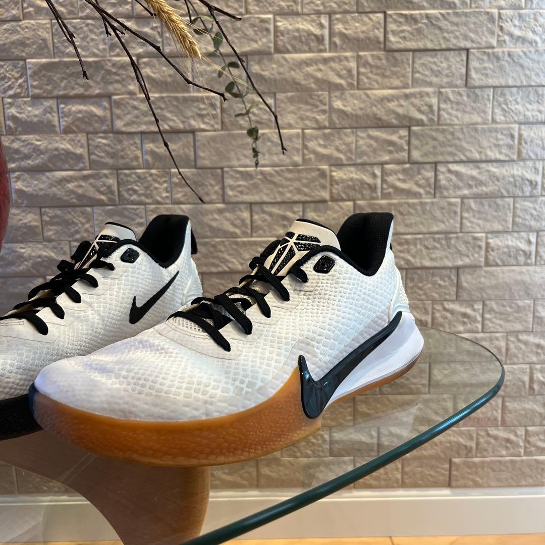 美品　NIKE KOBE MAMBA FOCUS size27.5