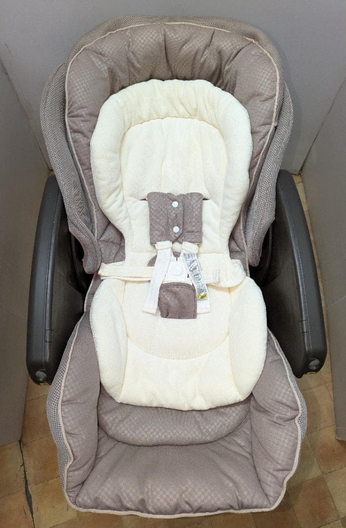 綺麗/ユラリズムオート/アップリカ電動ラック/新生児～４８カ月/洗濯済