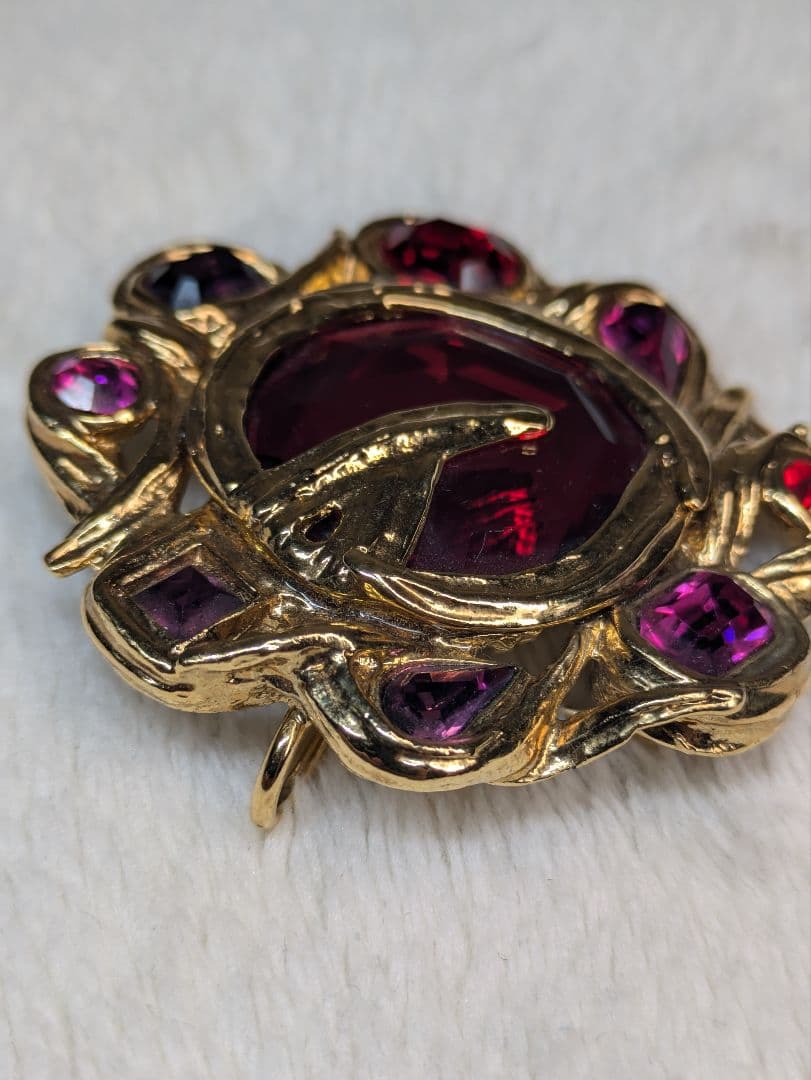 イヴ・サンローラン　ヴィンテージ　ブローチ　ペンダントトップ　グリポア