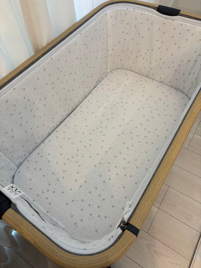 HZDMJ ベビーベッド + IKEAケアマット(シーツ付き)