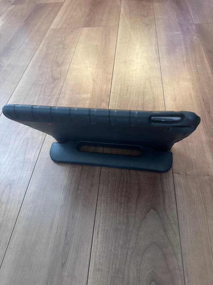 iPad 第9世代　本体 スタンドケース付き