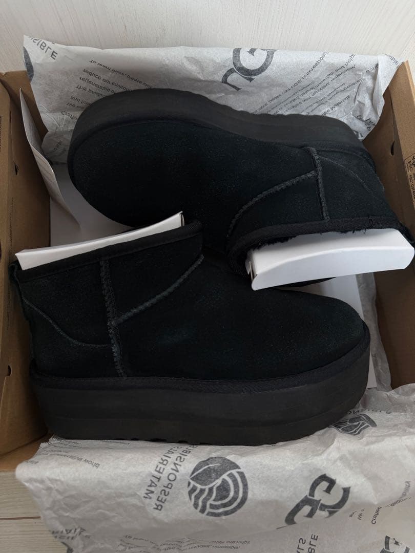 UGG クラシックウルトラミニ　プラットフォーム 黒 US6 JP24