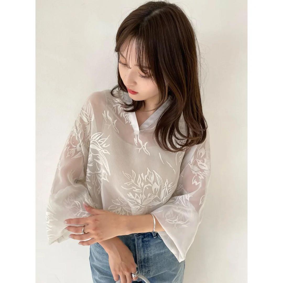 スキッパーネックオパールブラウス エクリュ アニュアンス