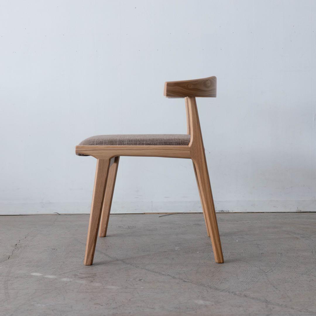 シンプルな木製ダイニングチェア