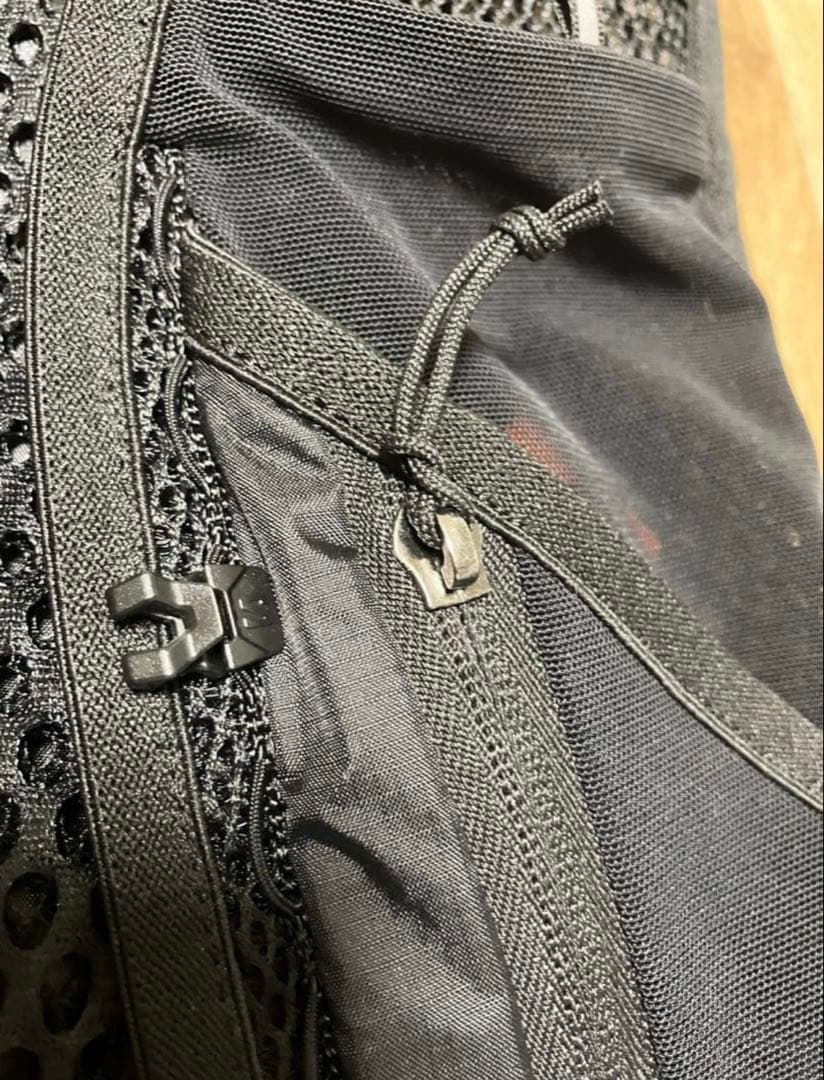 【新品　試着のみ】SALOMON ACTIVE SKIN 8 ブラック Sサイズ