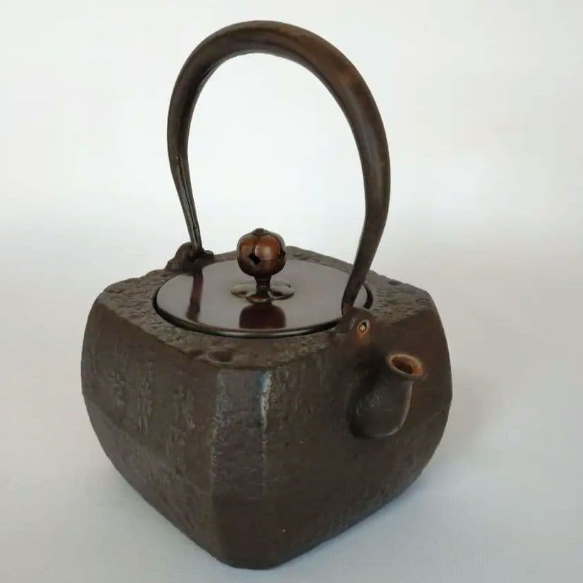 煎茶　鉄瓶　四角い鉄瓶