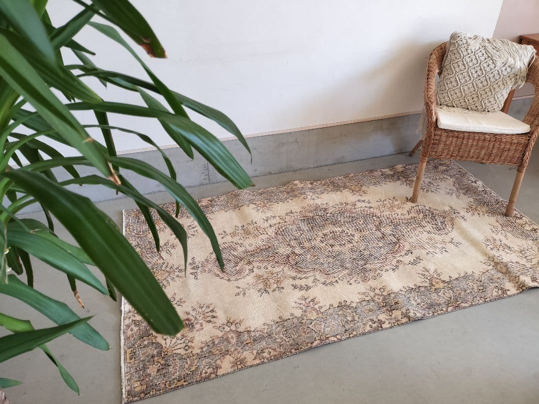 クリームベース　ペールグレーのヴィンテージトルコラグ　雅姫さん　No.703