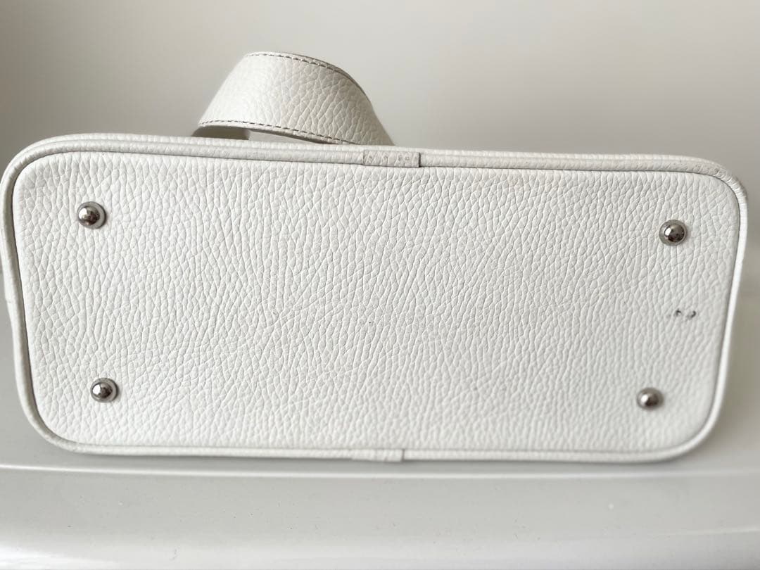 【りょう55】BURBERRY ホワイトレザー ショルダーバッグ