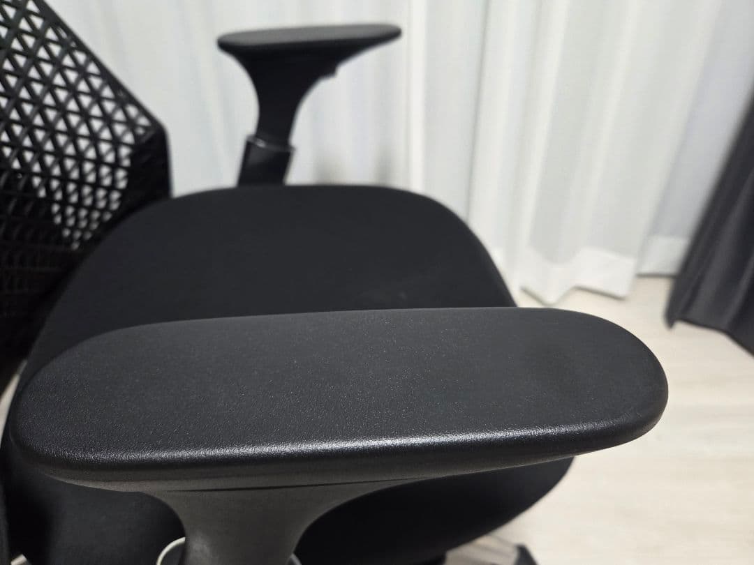 オフィスチェア フレームレス 高機能チェア ブラック