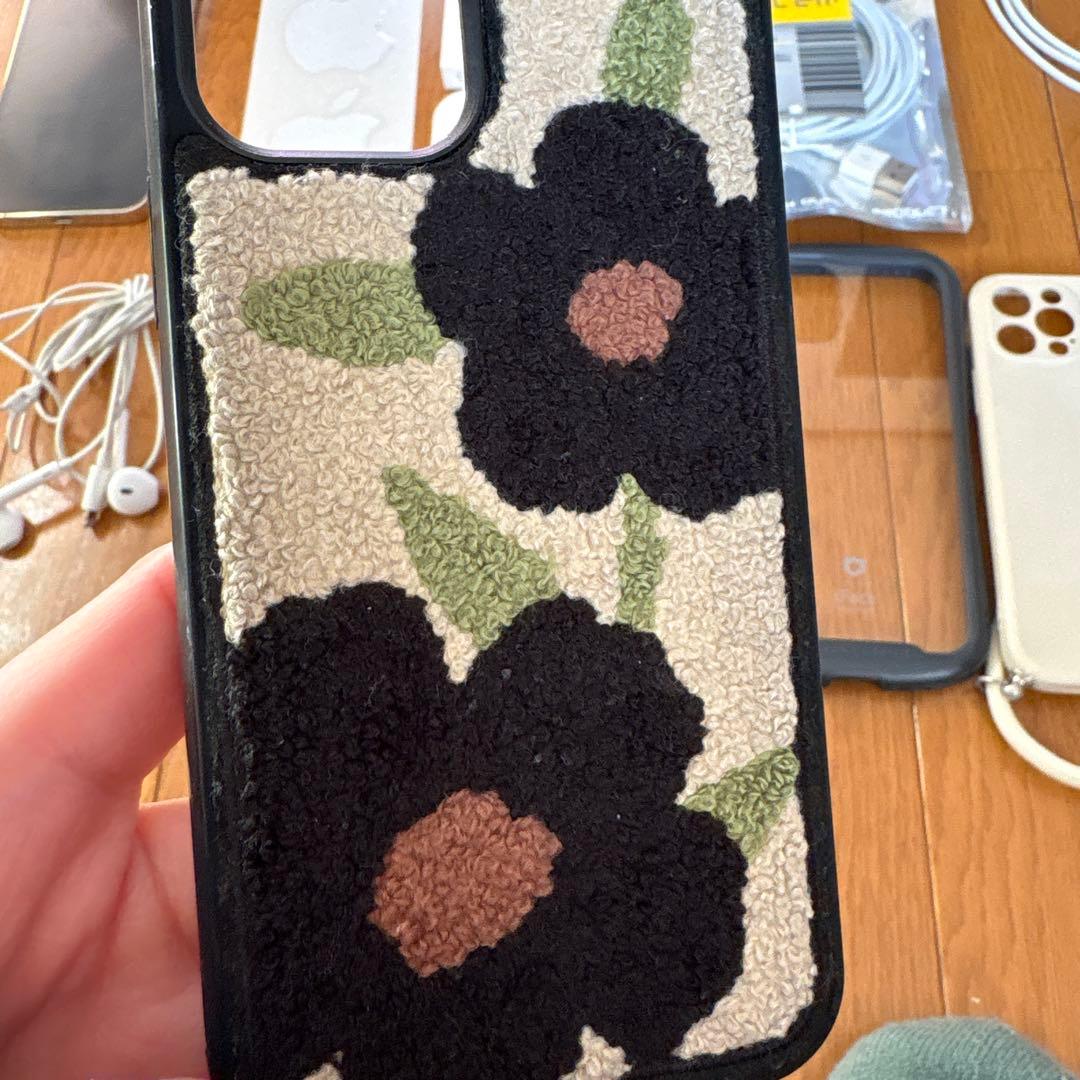 iPhone12pro スマホ　家電　iFace イヤホン　AirTag