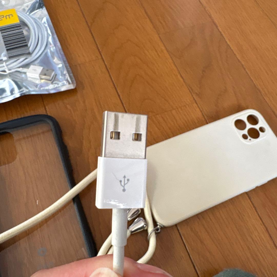 iPhone12pro スマホ　家電　iFace イヤホン　AirTag