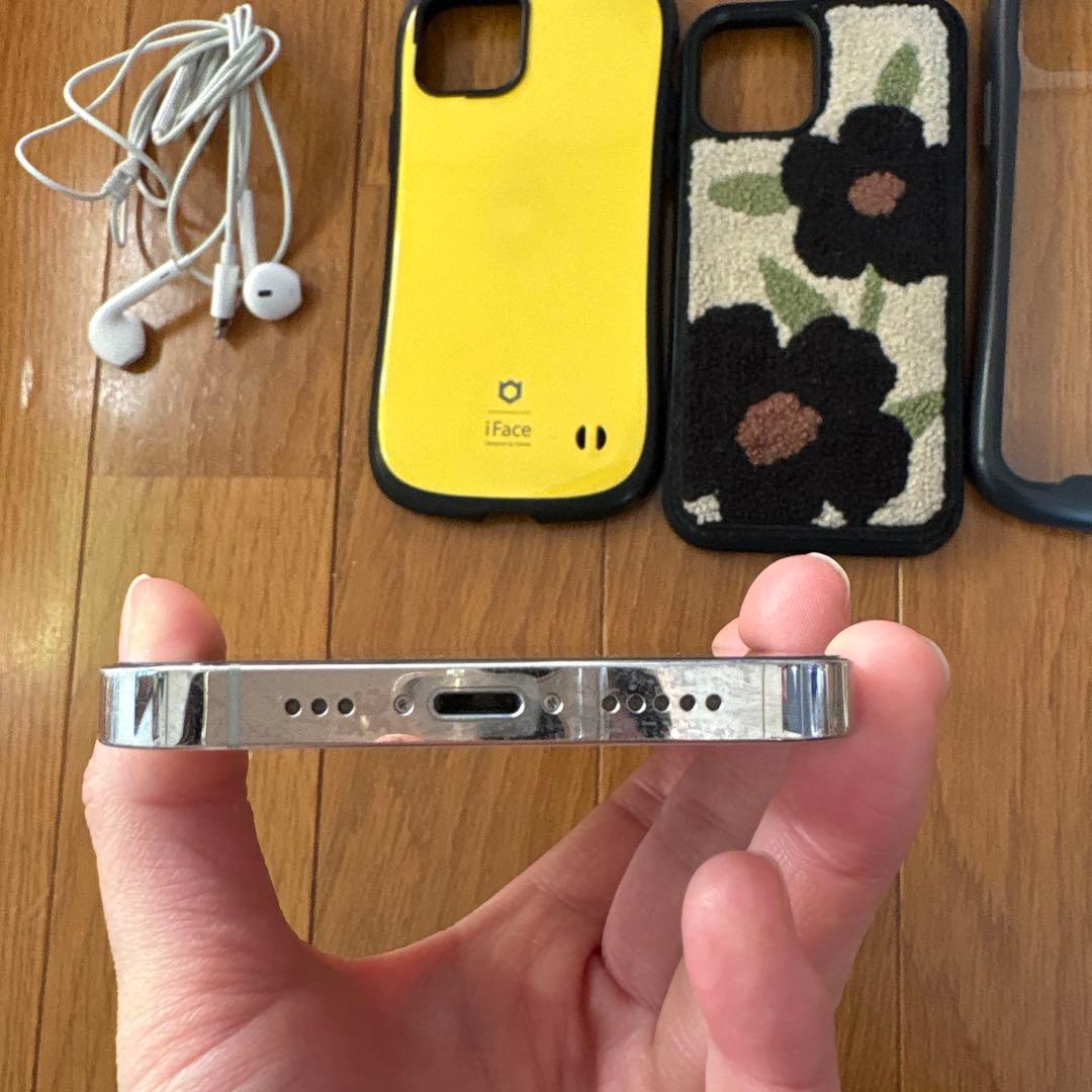 iPhone12pro スマホ　家電　iFace イヤホン　AirTag