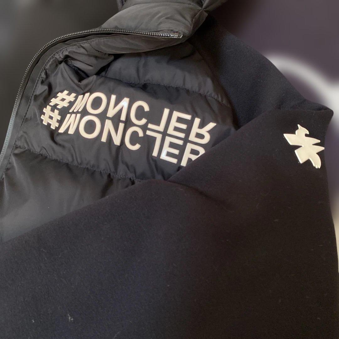 MONCLER フード付き ブラックダウンジャケット