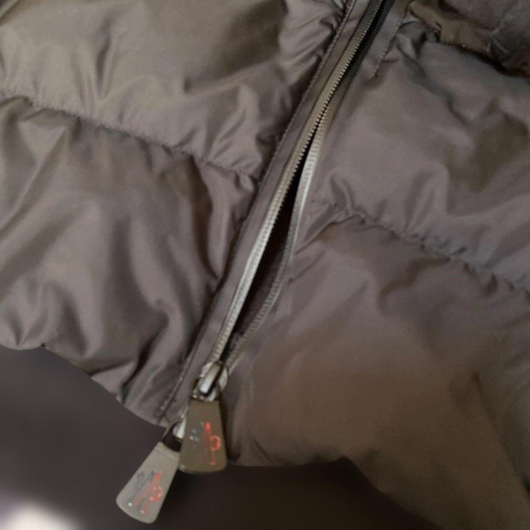 MONCLER フード付き ブラックダウンジャケット