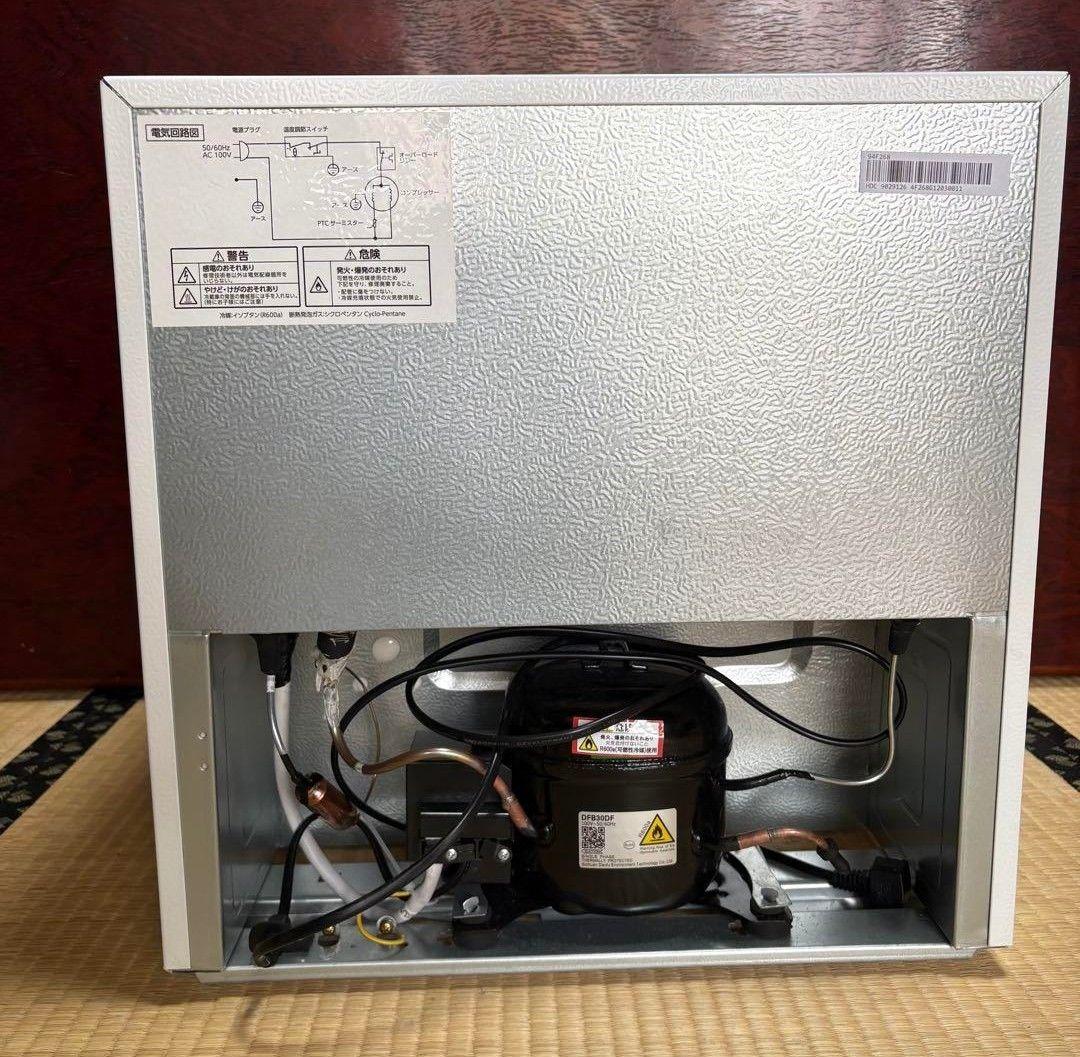 アイリス　オーヤマ　小型冷蔵庫 PRC-B051D 46L ホワイト　美品